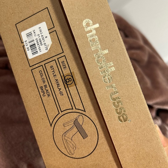 Beautiful heels - Picture 2 of 3